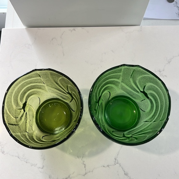 E O Brody Co. 2 Vintage Green Dépression Era Glass Bowls Cleveland, OH 4.5”x4.7” - Picture 2 of 5